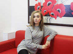 AiryRomance - blond female webcam at LiveJasmin