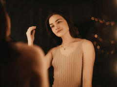 MaryGO - female with brown hair webcam at LiveJasmin