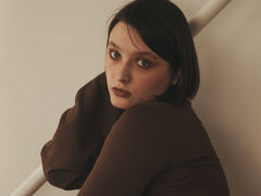 SaraRein - female with brown hair webcam at LiveJasmin