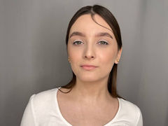 SaraRein - female with brown hair webcam at LiveJasmin