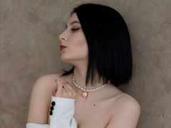 CandyMary222 - female with brown hair and  big tits webcam at ImLive