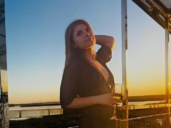 MaryannaHughe - female with brown hair webcam at LiveJasmin