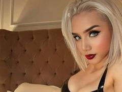 MaxNail - shemale with black hair webcam at LiveJasmin