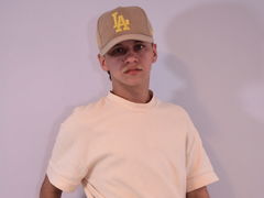 MaxOregon from LiveJasmin