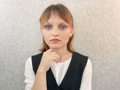 MaxieBrownfield - female with red hair webcam at LiveJasmin