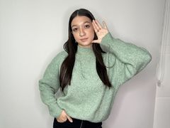 MaximinaCrissey - female with brown hair webcam at LiveJasmin