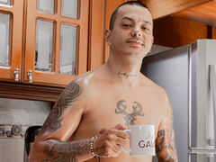 MaximoHal - male webcam at LiveJasmin