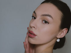 MaxinCarroll - female with black hair webcam at LiveJasmin