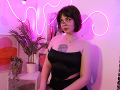 MayaBirdwell - female with brown hair webcam at LiveJasmin