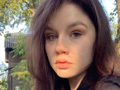 MaydaGilbertson - female with brown hair webcam at LiveJasmin