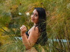 Mayra_Lennis18 - female with black hair webcam at ImLive