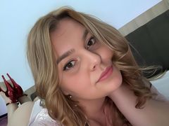 MeganGliss - female with brown hair and  big tits webcam at ImLive