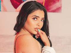 SaraMiuler98 - female with black hair webcam at ImLive