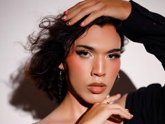 MeganOneal - shemale with brown hair webcam at LiveJasmin