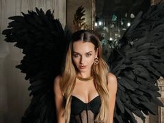 MeganeLarson - female with brown hair and  big tits webcam at LiveJasmin