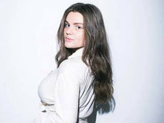 MelaniMell - female with brown hair and  big tits webcam at LiveJasmin