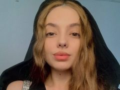 MelanieAlves - female with brown hair and  small tits webcam at LiveJasmin