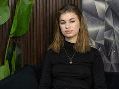 MelanieJhonson - female with brown hair and  big tits webcam at LiveJasmin