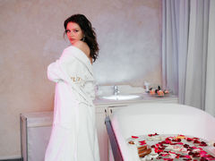 MelanieSutton - female with brown hair webcam at LiveJasmin