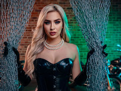 DahianaRous - female with black hair webcam at xLoveCam