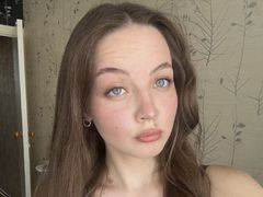 MelisaMartinezz - female with brown hair webcam at LiveJasmin