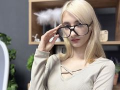 MerciaBrimhall - female with brown hair webcam at LiveJasmin