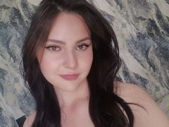 MeriAdals - female with brown hair webcam at LiveJasmin