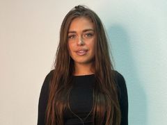 MeridethBruno - female with red hair webcam at LiveJasmin