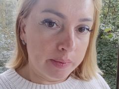 MiaBloomie from LiveJasmin