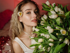 MiaEllien - blond female webcam at LiveJasmin