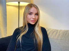 MiaEllien - blond female webcam at LiveJasmin