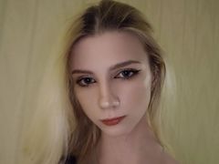 MiaForever - blond female webcam at LiveJasmin