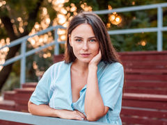 MiaOlis - female with brown hair webcam at LiveJasmin