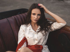 MiaOlis - female with brown hair webcam at LiveJasmin