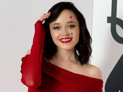 LiliVilson - female with brown hair webcam at LiveJasmin