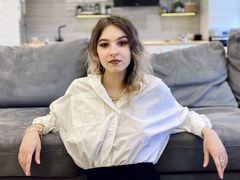 MiaRait - female with brown hair webcam at LiveJasmin