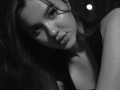 MiaStandefer - female with brown hair and  small tits webcam at LiveJasmin