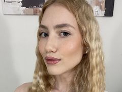 JuliaHarrison - blond female webcam at LiveJasmin