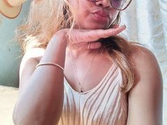 Miadea from LiveJasmin