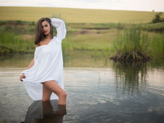MichelleHunt - female with brown hair and  big tits webcam at LiveJasmin