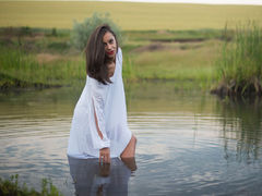 MichelleHunt - female with brown hair and  big tits webcam at LiveJasmin