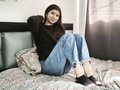 MiiaJhonnes - female with brown hair and  small tits webcam at LiveJasmin