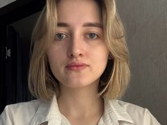 MikkiBartl - blond female webcam at LiveJasmin