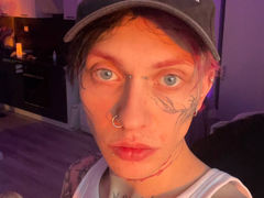 MikkiBev from LiveJasmin