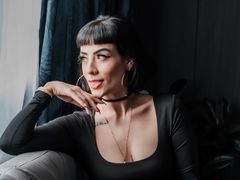 MilaRomannof - female with black hair webcam at LiveJasmin