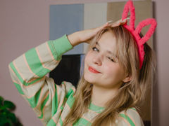 MilanaWent - blond female webcam at LiveJasmin