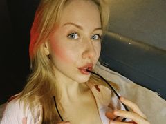 MileyMiracle - blond female with  big tits webcam at LiveJasmin