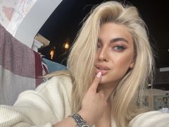 EmilyMeliss - female with brown hair and  big tits webcam at LiveJasmin