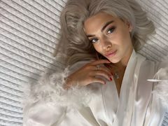 EmilyMeliss - female with brown hair and  big tits webcam at LiveJasmin