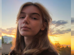 MillieMur - female with brown hair and  small tits webcam at LiveJasmin